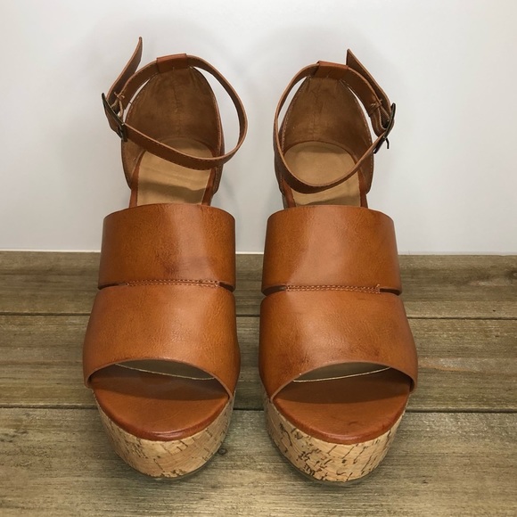 Platform sandals - Picture 2 of 6